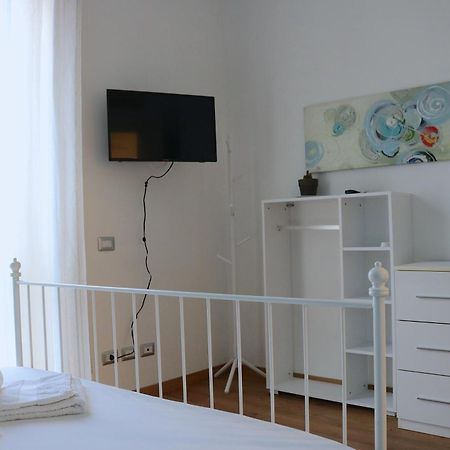 Lovely Navigli Studio With Balcony - Via Carlo Torre Milan Bagian luar foto